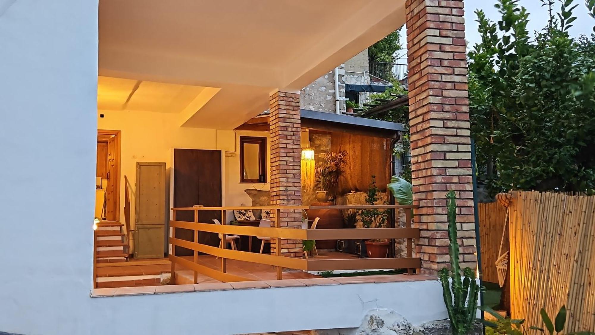 Oikos Guesthouse & Rooftop Suio Exterior foto